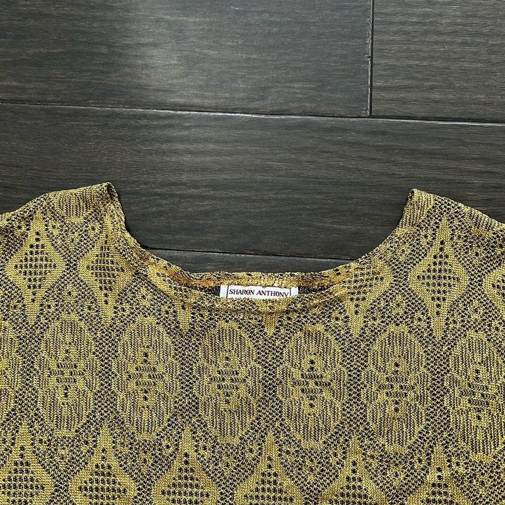 Gold Patterned Fringe Top - Picture 4 of 14